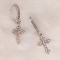 Orecchini Hoops con Croce Pendente e Strass – Stile Edgy Chic