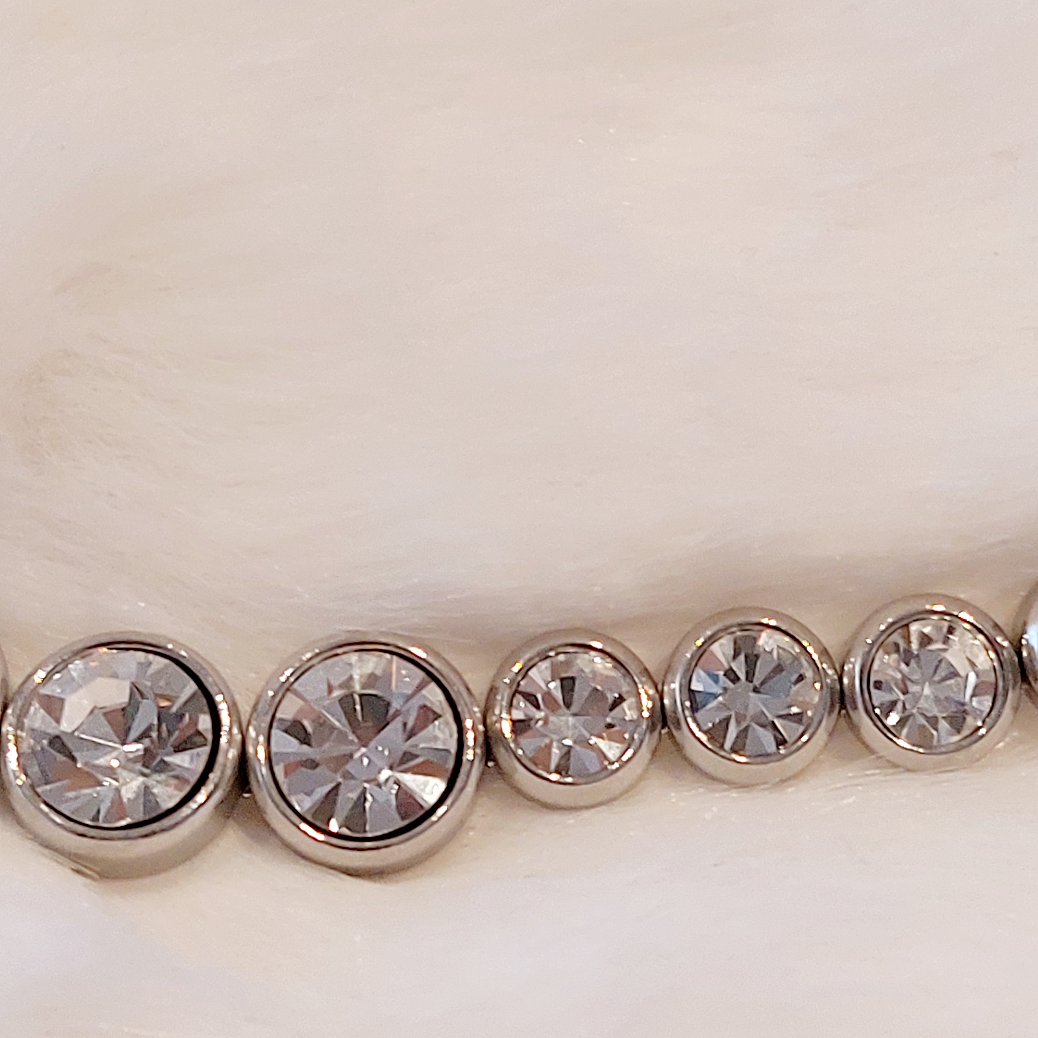 Collana Choker con Strass Scintillanti – Regolabile Argento e Oro