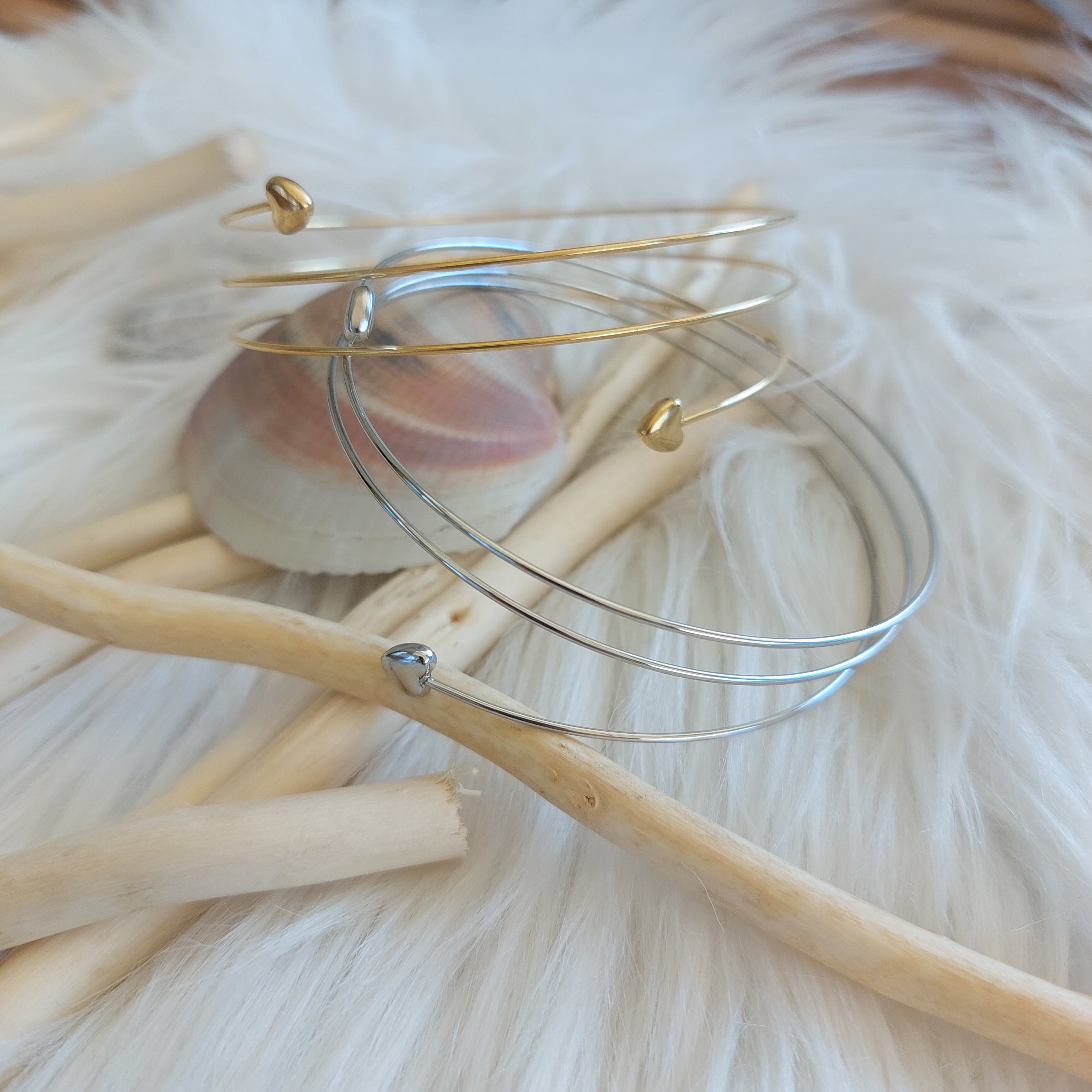 Bracciale Multifilo Cuoricini in Acciaio Inossidabile – Gold e Silver