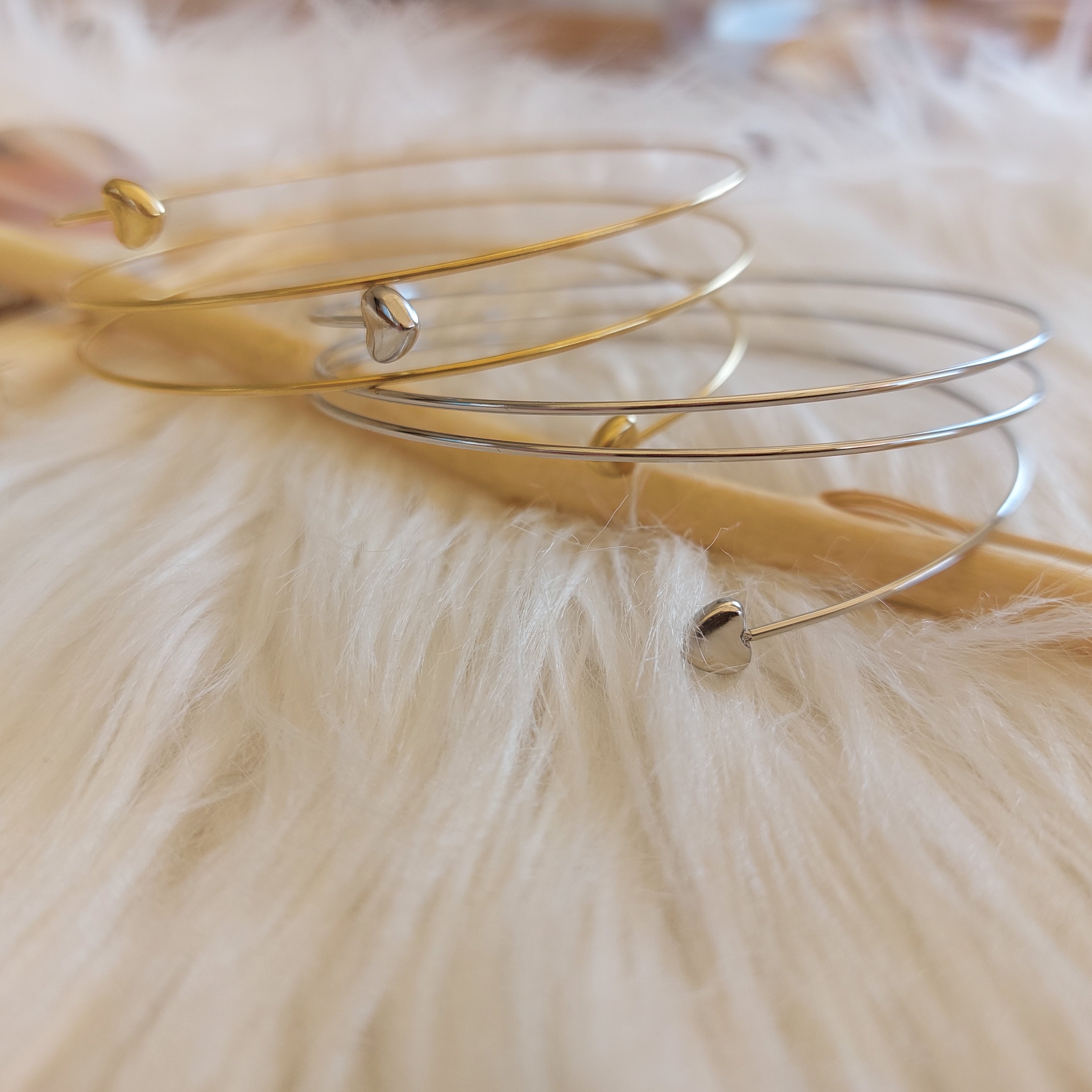 Bracciale Multifilo Cuoricini in Acciaio Inossidabile – Gold e Silver