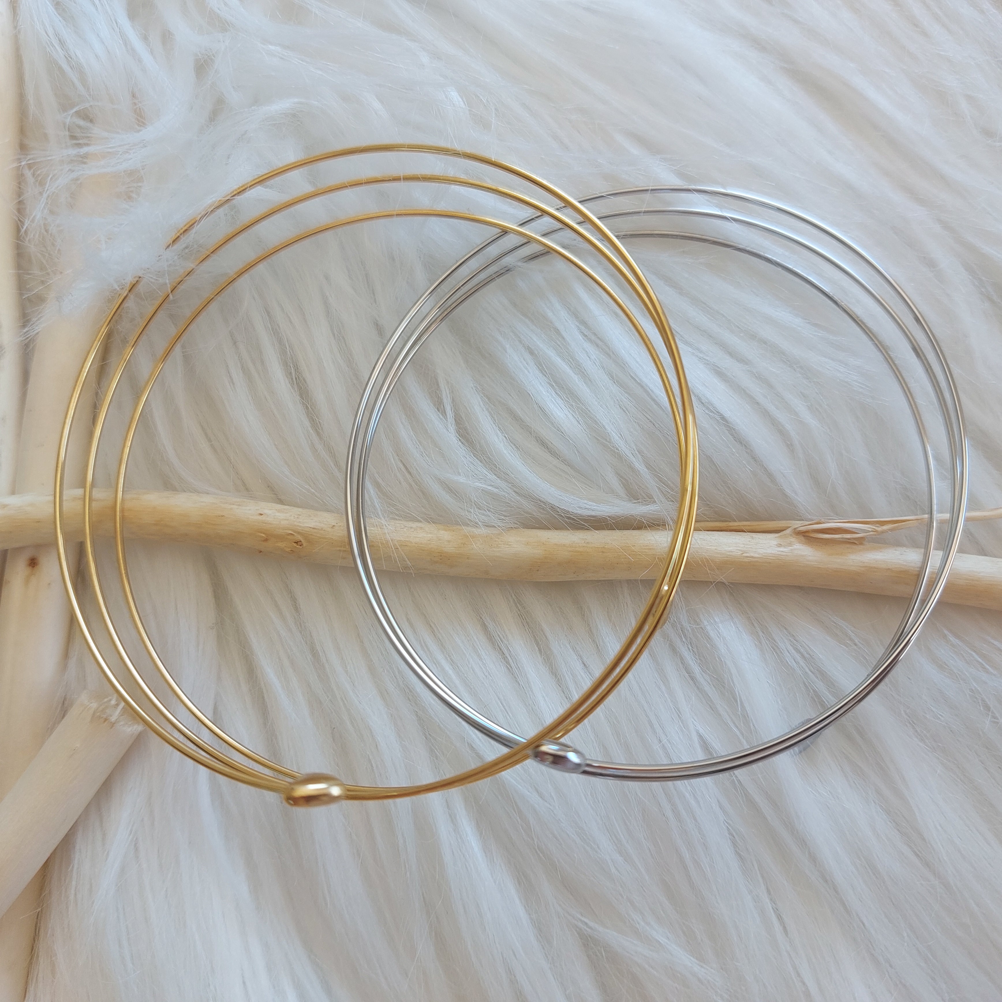 Bracciale Multifilo Cuoricini in Acciaio Inossidabile – Gold e Silver