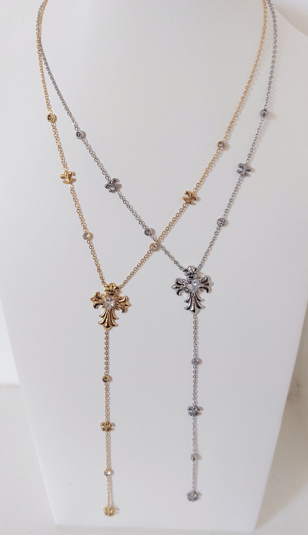 Collana Croce Gotica con Punti Luce