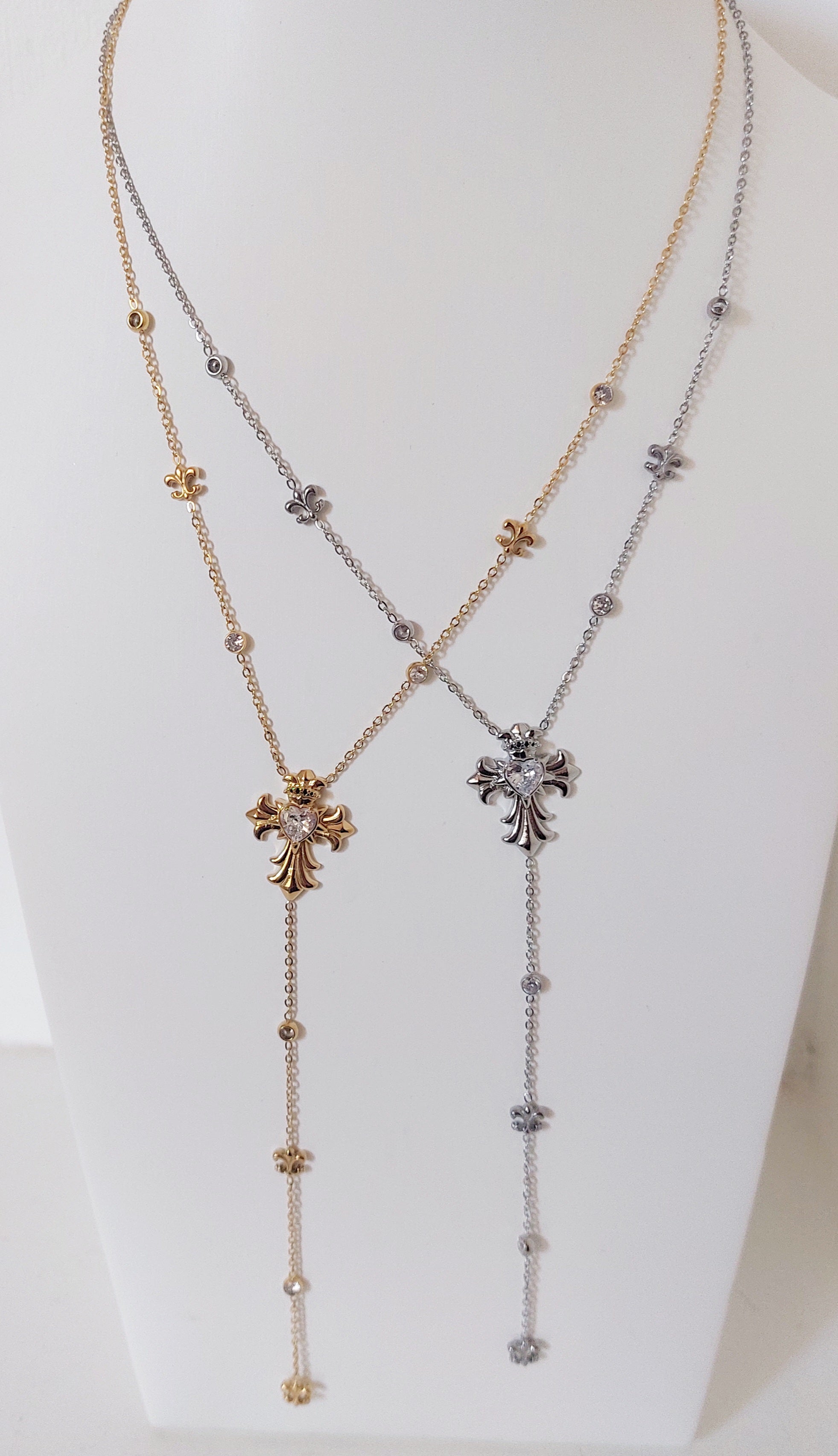 Collana Croce Gotica con Punti Luce