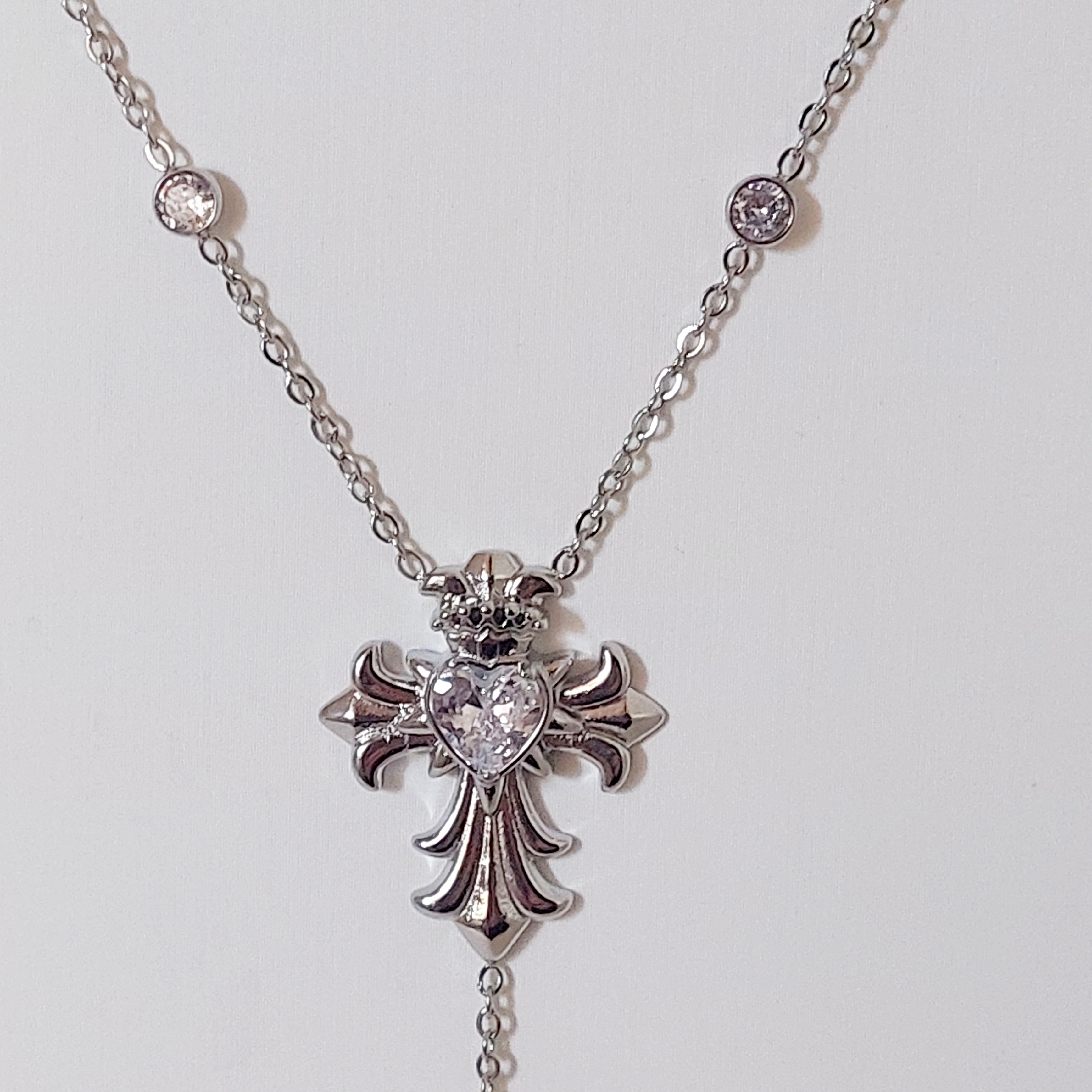 Collana Croce Gotica con Punti Luce