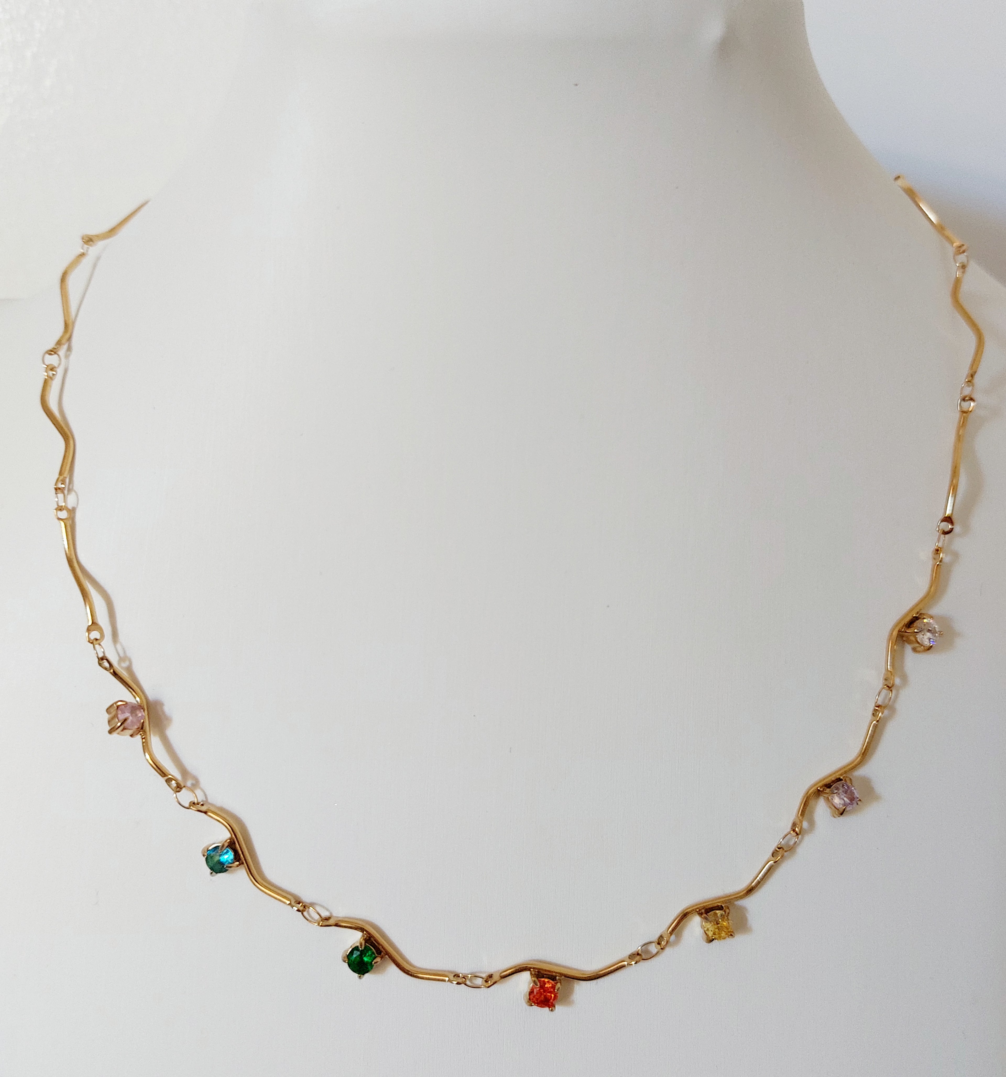 Collanina con Punti Luce Colorati Gold Ondulata