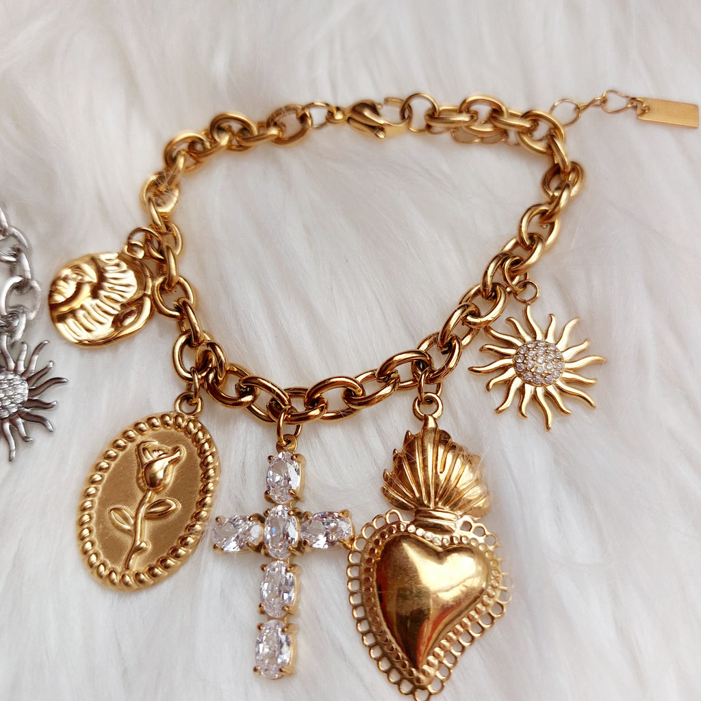 Bracciale a catena con charms sacri e portafortuna